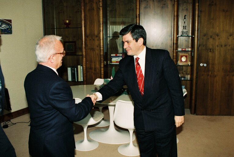 Billede 10: The 1991 Sakharov Prize is awarded to Adem DEMACI