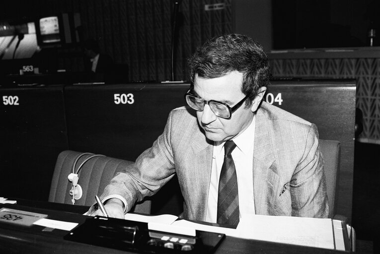 Photo 22: MEP Manuel PORTO during a plenary session in Strasbourg in April 1990.