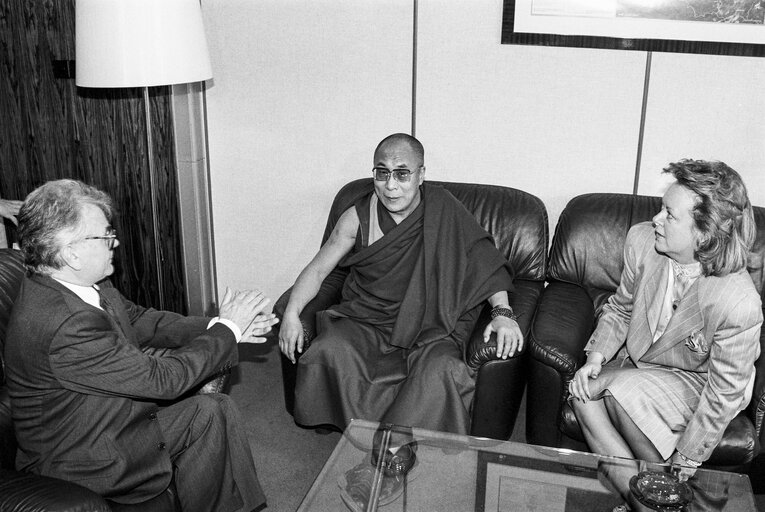 Fotografi 26: Visit of HH the Dalai Lama to the EP in Brussels in April 1990