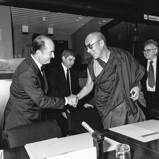 Fotografi 1: Visit of HH the Dalai Lama to the EP in Brussels in April 1990