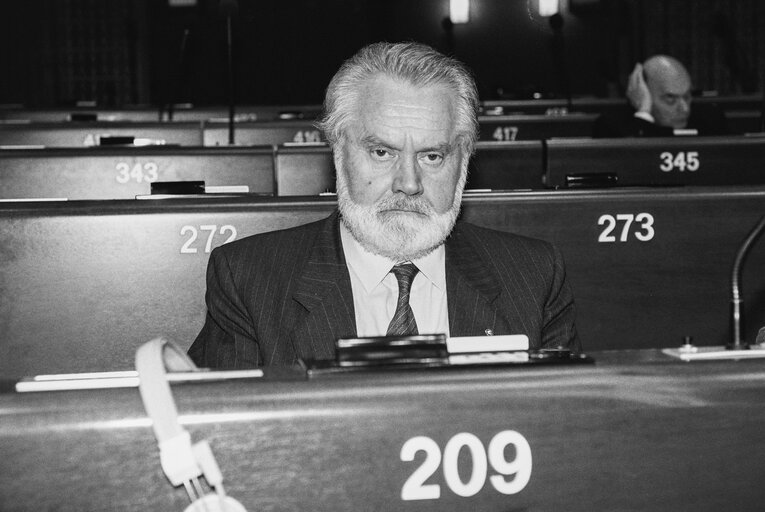 Φωτογραφία 16: MEP Franco BORGO during a plenary session in Strasbourg in April 1990.