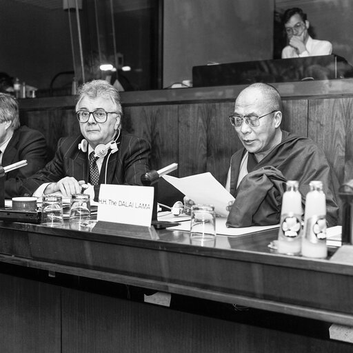 Fotografi 16: Visit of HH the Dalai Lama to the EP in Brussels in April 1990