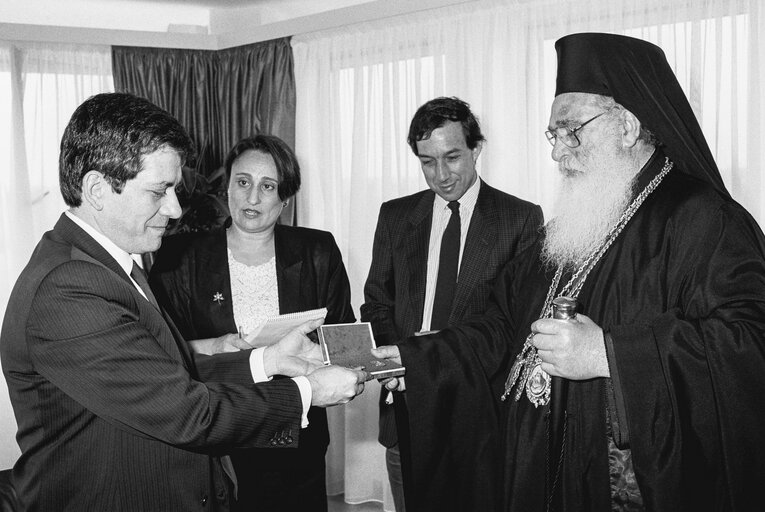 Photo 2 : Enrique BARON CRESPO - EP President meets with Archbishop at the EP in Strasbourg