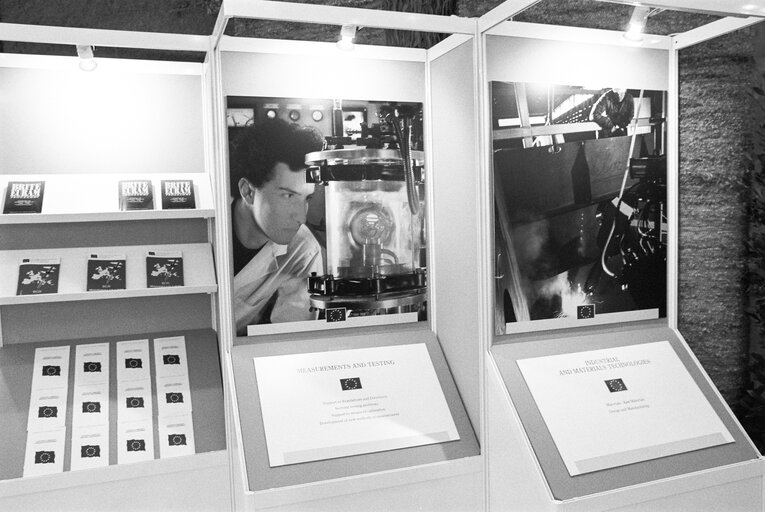 Foto 10: Exhibition on  Biotechnology at the European Parliament in Strasbourg