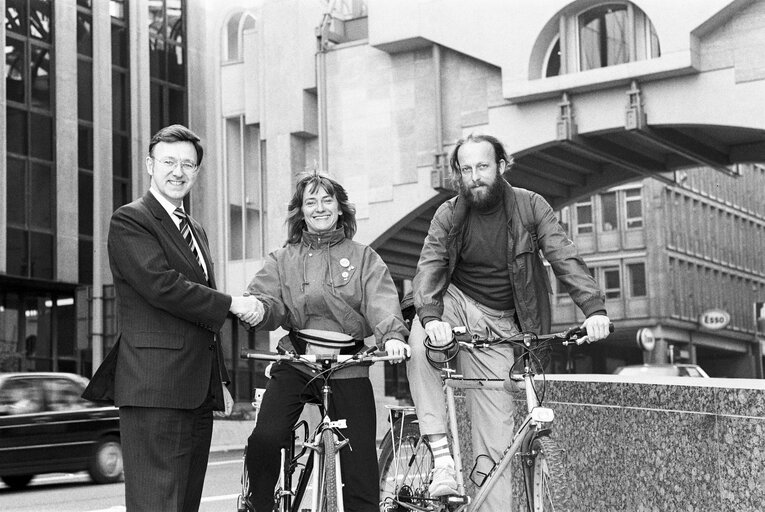 Suriet 2: MEP Peter PRICE meets bikers at the European Parliament in Brussels