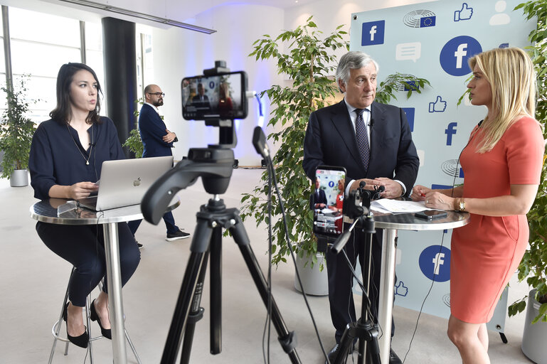 Foto 3: Facebook chat with Antonio TAJANI - EP President