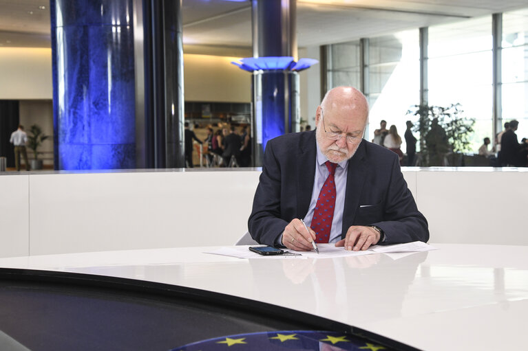 Foto 2: Joachim STARBATTY in the European Parliament in Brussels