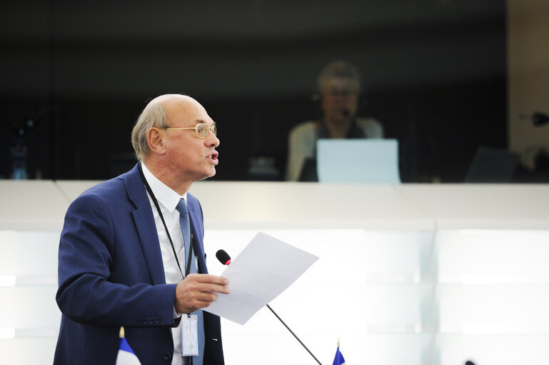 Снимка 7: Plenary Session week 41 2015 in Strasbourg  Statement by the Vice-President of the Commission/High Representative of the Union for Foreign Affairs and Security Policy - Situation in Syria    Statement by the Vice-President of the Commission/High Representative of the Union for Foreign Affairs and Security Policy - Situation in Turkey