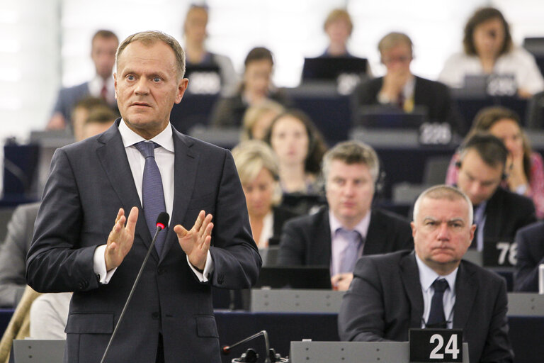 Снимка 32: Plenary session week 41 2015 in Strasbourg European Council and Commission statements - Conclusions of the informal European Council of 23 September 2015    Votes followed by explanations of votes  Votes  Council and Commission statements - Humanitarian situation of refugees within the EU and neighbouring countries