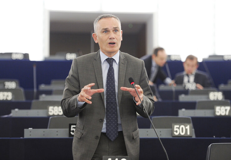 Снимка 13: Plenary Session week 41 2015 in Strasbourg  Statement by the Vice-President of the Commission/High Representative of the Union for Foreign Affairs and Security Policy - Situation in Syria    Statement by the Vice-President of the Commission/High Representative of the Union for Foreign Affairs and Security Policy - Situation in Turkey