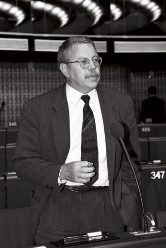 Foto 25: Manfred VOHRER in plenary session in Strasbourg - June 1992