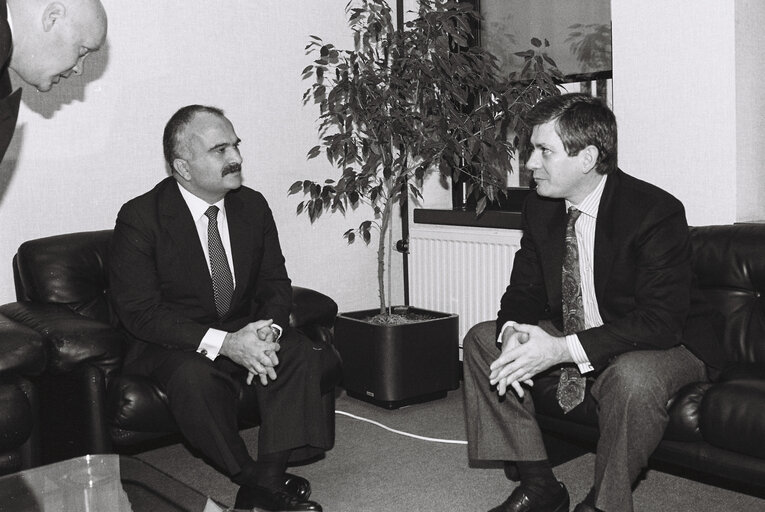 Foto 8: MEP receives Son of King of Jordan in October 1992