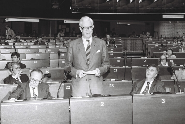 Douglas HURD, British State Secretary for Foreign and Commonwealth Affairs, during a plenary session in Strasbourg in july 1992.