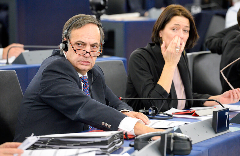 Fotografia 3: Knut FLECKENSTEIN in plenary session week 50 2016 in Strasbourg