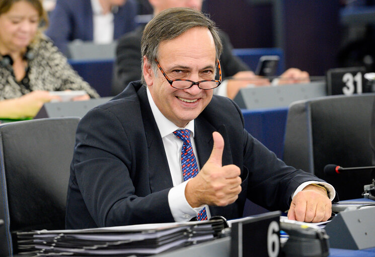 Fotografia 1: Knut FLECKENSTEIN in plenary session week 50 2016 in Strasbourg