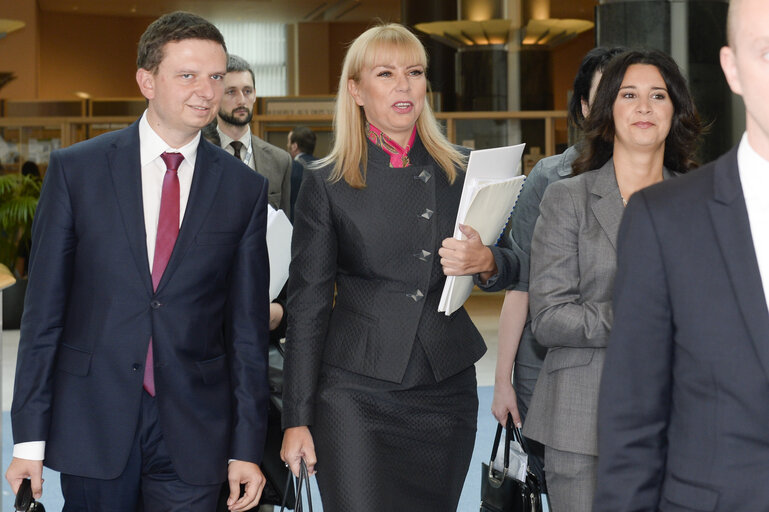 Fotagrafa 2: Arrival of Elzbieta BIENKOWSKA, Commissioner-designate for Internal Market, Industry, Entrepreneurship and SMEs