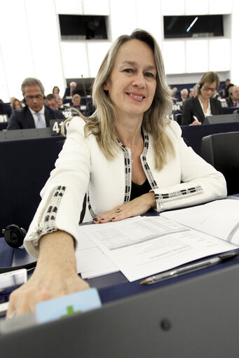 Fotografija 3: Constance LE GRIP in Plenary week43 2014 during the vote