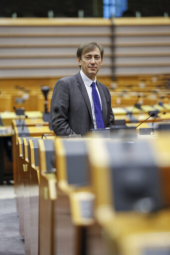 Fotografija 11: MEP Bernard MONOT at the European Parliament in Brussels