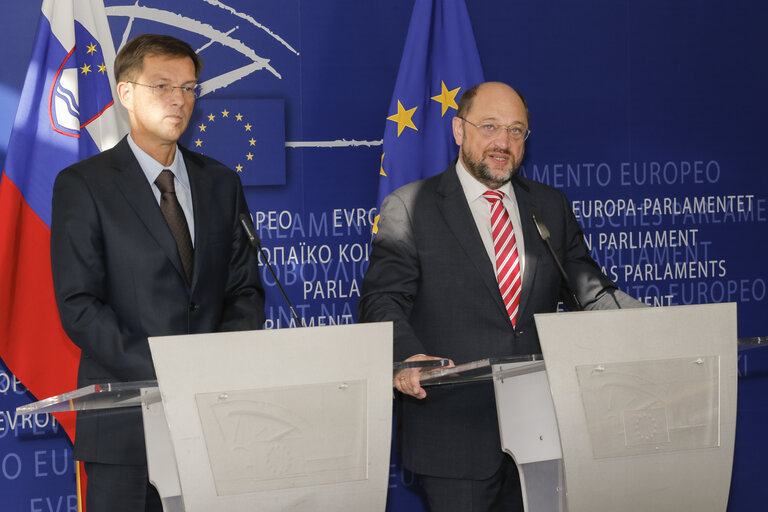 Fotogrāfija 4: Press Point following the meeting of Martin SCHULZ - EP President with Miroslav CERAR, Prime Minister of Slovenia