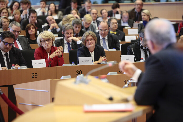 Foto 38: Hearing of Commissioner-designate for Better Regulation, Inter-Institutional Relations, the Rule of Law and the Charter of Fundamental Rights before the Conference of the Presidents open to all the members - JURI - LIBE - AFCO