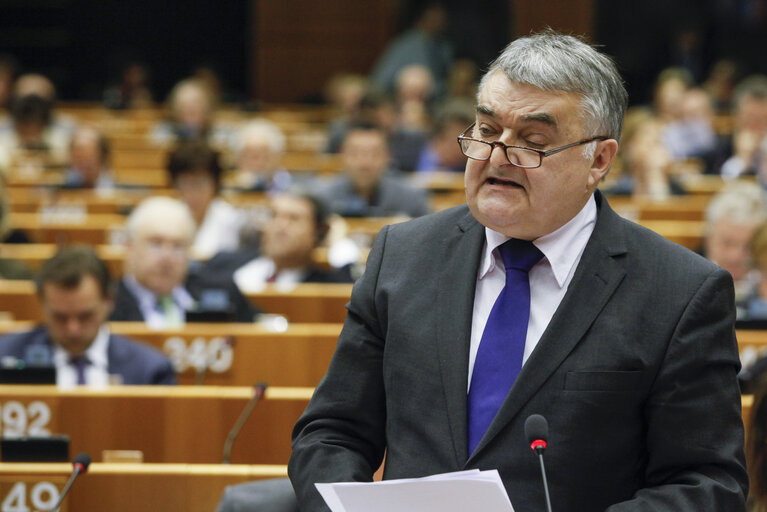 Billede 23: Plenary session in Brussels - week 46 2014 - EP President Opening of the Plenary: 25th anniversary of the fall of the Berlin wall.  Statement by the President