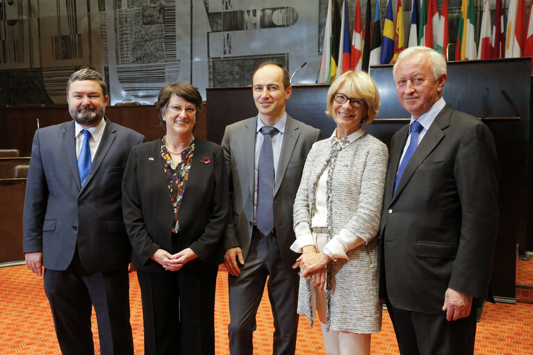 Photo 3 : Family pictures of the EP Quaestors