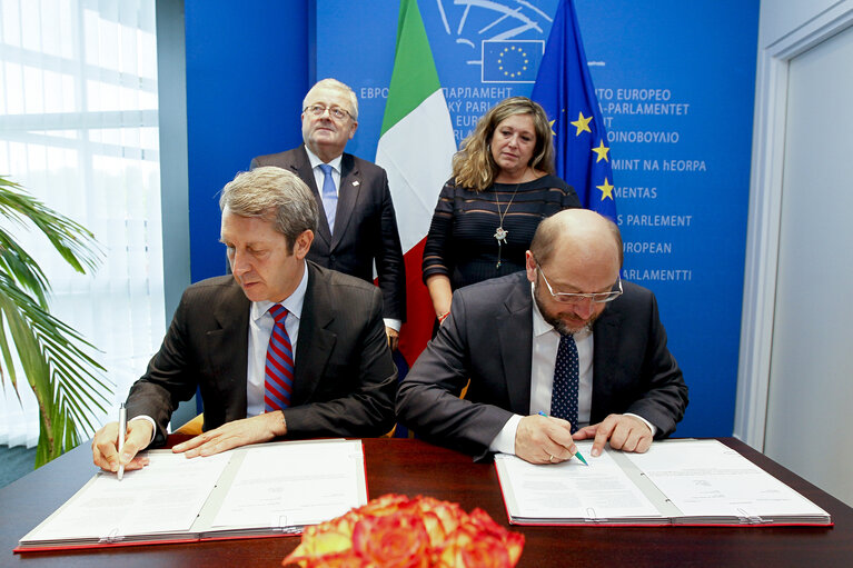 Martin SCHULZ - EP President LEX signing