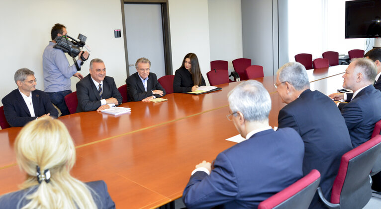 Foto 4: MEP Manolis KEFALOGIANNIS meets Volkan BOZKIR, minister for EU Affairs of Turkey