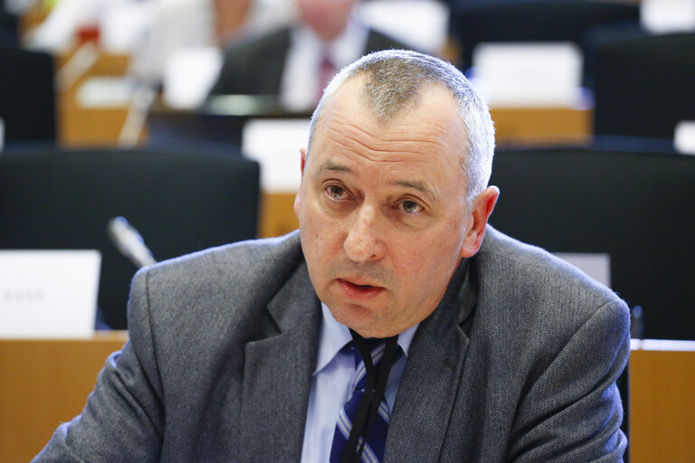 Fotografija 4: Hearing of Commissioner-designate for Euro and Social Dialogue   ECON - EMPL