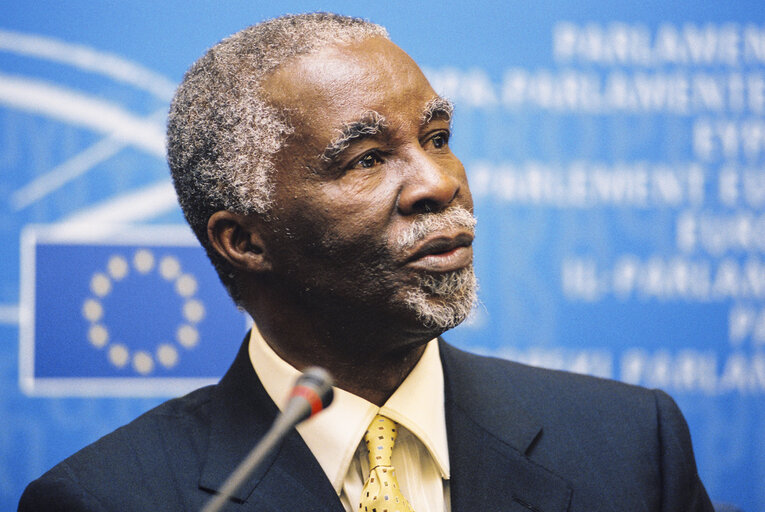 Fotografie 4: Press Conference of Thabo MBEKI, President of South Africa at the European Parliament in Strasbourg.