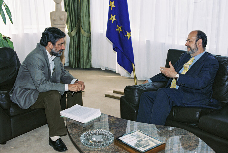 Foto 5: EP President meets with MEP Sergio RIBEIRO in Strasbourg