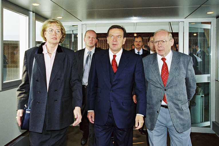 Снимка 1: The Speaker of the German Bundesrat attends a meeting on Institutional Reform of the EU at the EP in Strasbourg