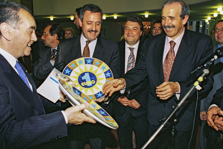 Foto 2: Launch of an exhibition on City Deruta (Umbria - Italy) at the European Parliament in Strasbourg