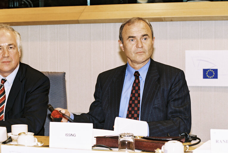 Fotografija 2: Meeting with Vice-President of the European Central Bank at the European Parliament in Brussels