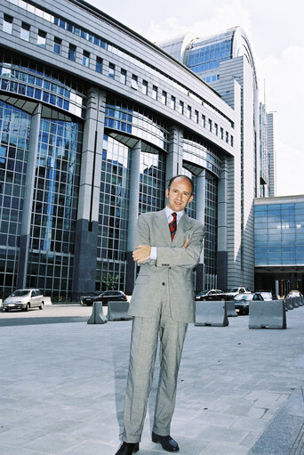 Fotagrafa 5: Portrait of MEP Jose Javier POMES RUIZ in Brussels