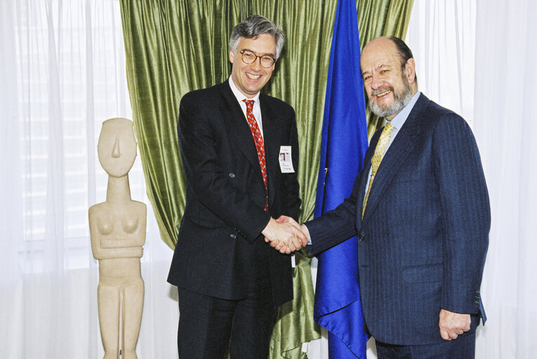 Foto 2: EP President meets with Jonathan Adam TURNER