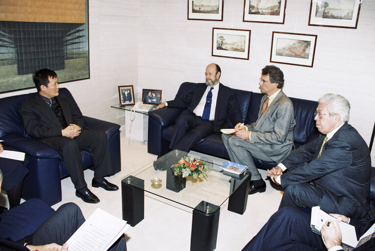 Foto 4: EP President meets with the winner of the 1996 Sakharov Prize for Freedom of Thought