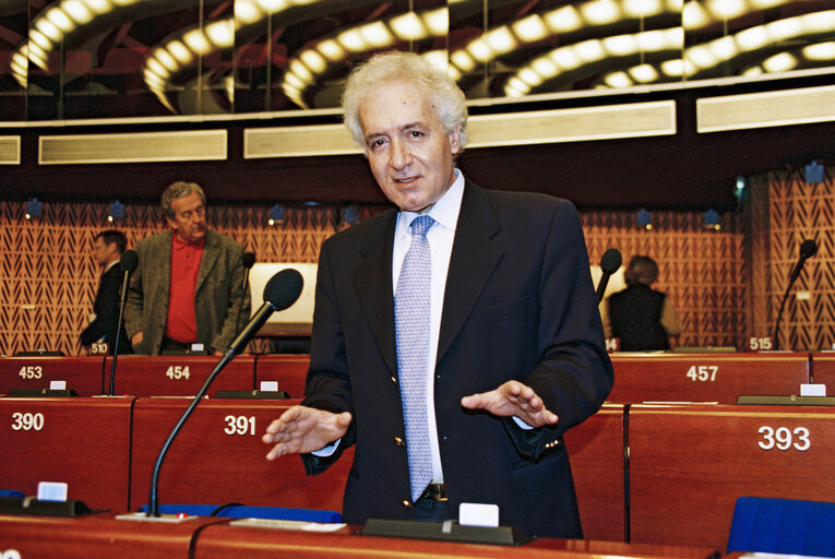 Portrait of MEP Nikolaos PAPAKYRIAZIS in Strasbourg