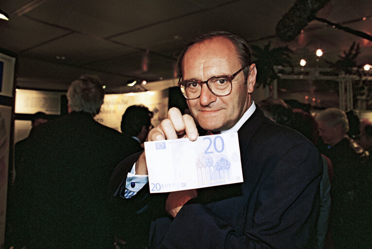 Fotografie 24: Event for the launch of Euro currency