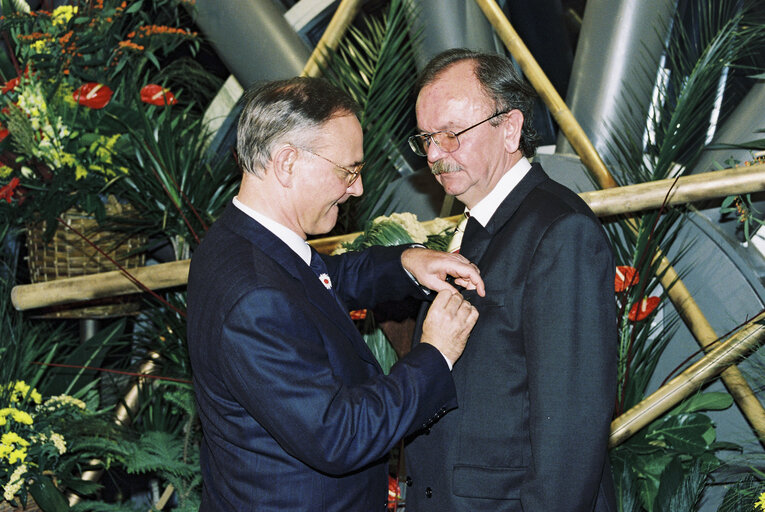 Nuotrauka 30: German MEPs are awarded the German 'Verdienstkreuz' (Merit Cross of the Federal Republic of Germany)