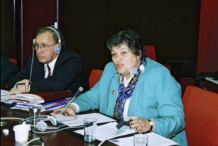 Foto 26: Meeting with trade union representatives on the closure of the Renault factory in Belgium