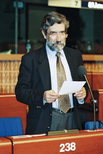 Foto 2: MEP Sergio RIBEIRO speaks in plenary session in Strasbourg