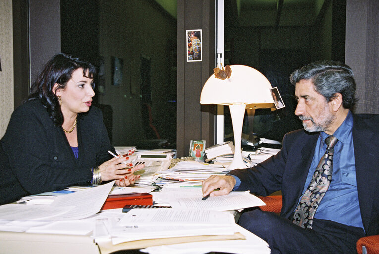 Photo 2 : MEP Aline PAILLER receives MEP Sergio RIBEIRO in her office in Strasbourg