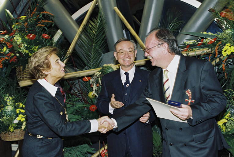 Nuotrauka 32: German MEPs are awarded the German 'Verdienstkreuz' (Merit Cross of the Federal Republic of Germany)