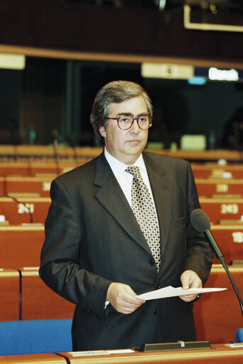 Fotografia 2: MEP Joaquim MIRANDA speaks in plenary session in Strasbourg