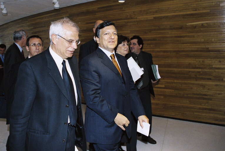 Fotogrāfija 16: Josep BORRELL FONTELLES EP President meets with Jose Manuel BARROSO EC President