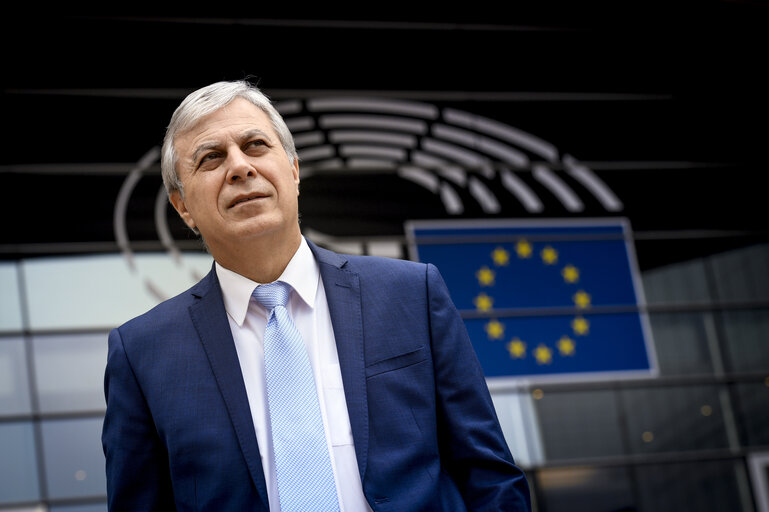 Lefteris CHRISTOFOROU in front of the European Parliament