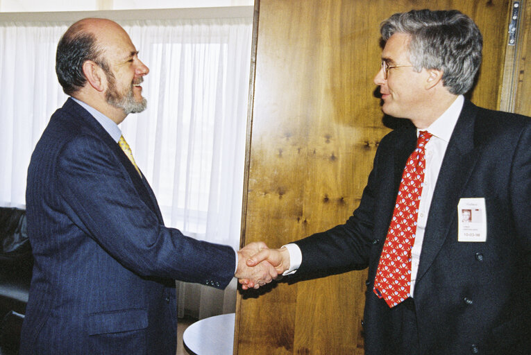 Foto 3: EP President meets with Jonathan Adam TURNER