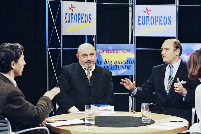 Zdjęcie 16: French Commissioner Yves-Thibault de SILGUY takes part in the France 3 TV broadcast Europeos in Strasbourg