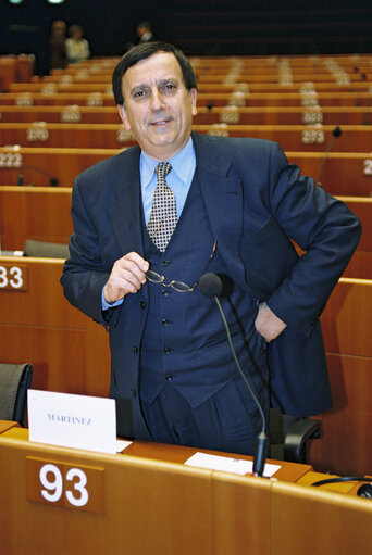 Zdjęcie 2: MEP Jean-Claude MARTINEZ at the European Parliament in Brussels